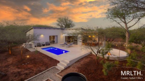Pillows Luxury Safari Villa, Wood-Fired Hottub, Giraffe-Feeding-Tower, Large Private Pool